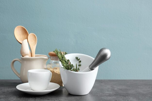 Zdjęcie kuchni z naczyniami